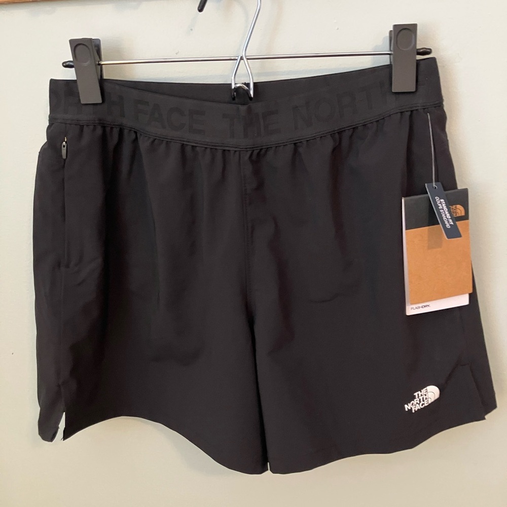 The North Face Black Wanderer Athletic Shorts size small